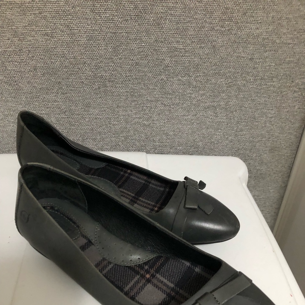 Born shoe Size 7 1/2 grey leather